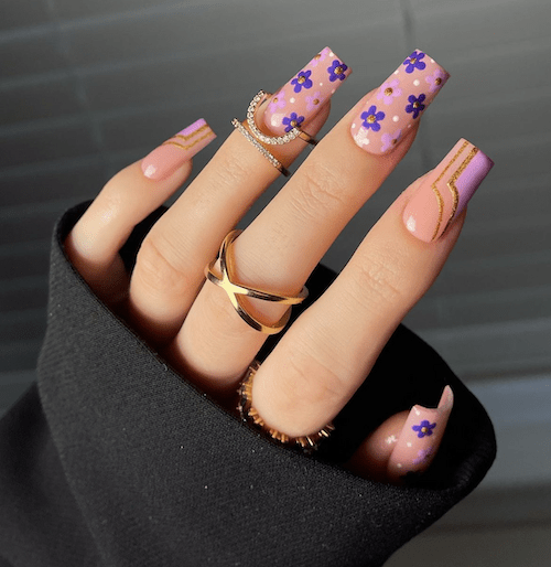Nude with daisies